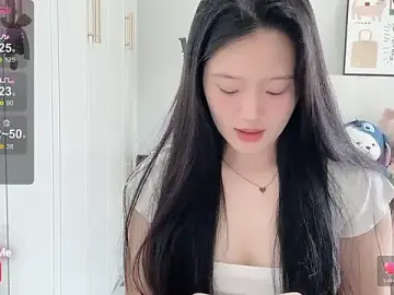 Stripchat Best Webcam of --bee--