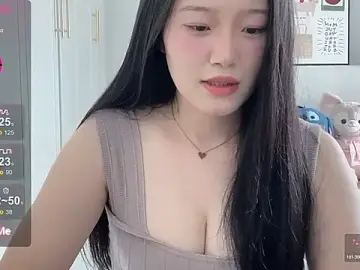 Stripchat Free Live Porn of --bee--