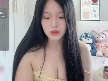 Stripchat Watch Live Sex Cams of --bee--
