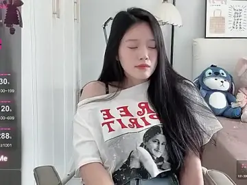Stripchat Best Webcam of --bee--