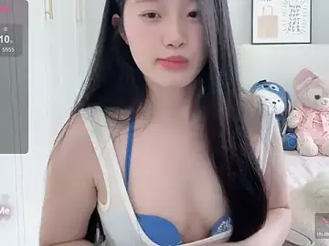 Stripchat Free Porn Cam of --bee--
