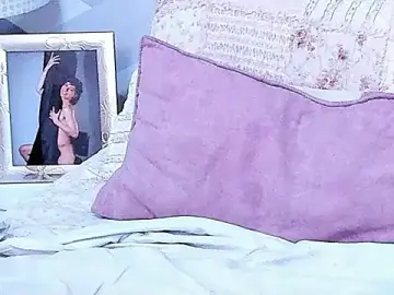 Stripchat Adult Webcam of KylieMonnett