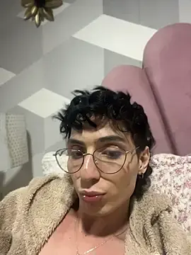 Stripchat Sex Cam of KylieMonnett