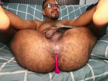 Stripchat Adult Webcams of Little_Bear00