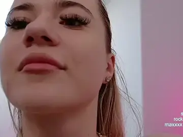Stripchat Live Sex Cam of CutiePie69__