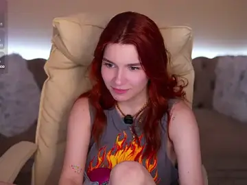 Stripchat Live Sex Cam of RedShinee