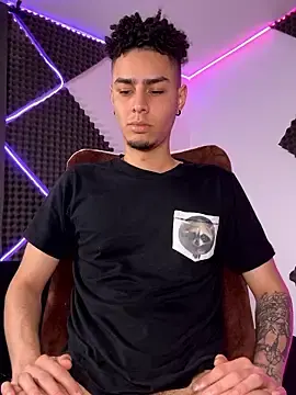 Stripchat Live Sex Cam of bigryann23