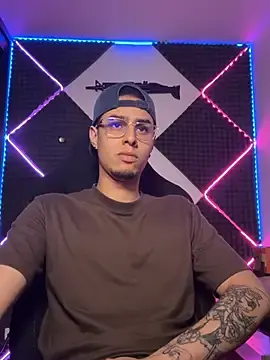 Stripchat Adult Webcam of bigryann23