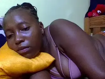 Stripchat Live Sex Cam of Roseroca33