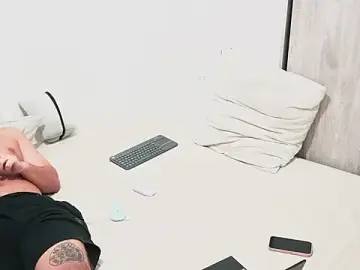 Stripchat Sex Cam of bonyclyde2203