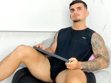 Stripchat Sex Cam of Ricardogo19