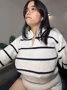 Stripchat Sex Cam of tati_reyess
