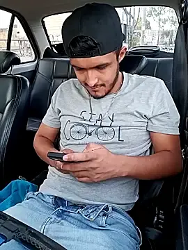 Stripchat Live Sex Cam of mosmar_20