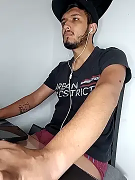 Stripchat Free Porn Cam of mosmar_20