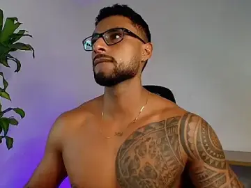 Stripchat Best live sex cam show of LiamGarcia1