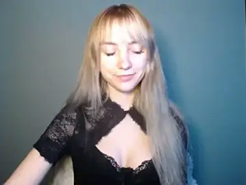 Stripchat Free Live Porn of LuciaYoung