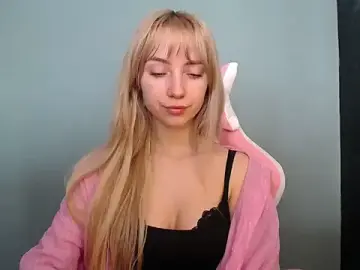 Stripchat Sex Cam of LuciaYoung