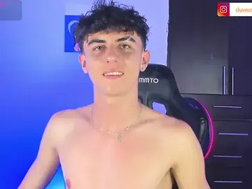 Stripchat Live Sex Cam of Demian_cute18
