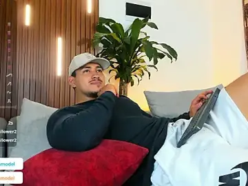 Stripchat Free Porn Cam of lucasanto_