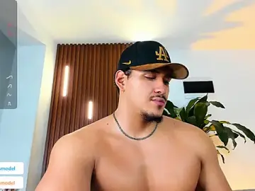 Stripchat Free Porn Cam of lucasanto_