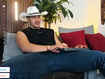 Stripchat Adult Webcam of lucasanto_