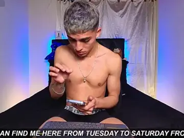 Stripchat Live Sex Cam of James1Leee