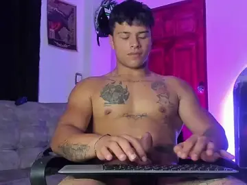 Stripchat Sex Cam of Dominic_Biker__