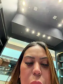 Stripchat Live Sex Cam of lariic