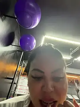 Stripchat Live Sex Cam of lariic