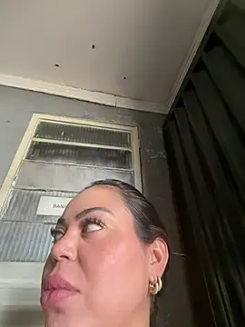Stripchat Live Sex Cam of lariic
