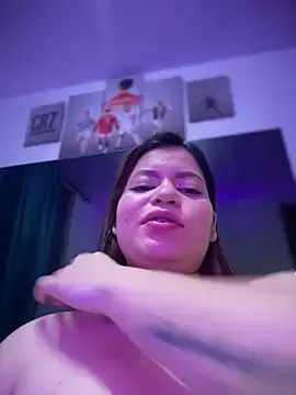 Stripchat Nude Webcam of Yaqui_elle