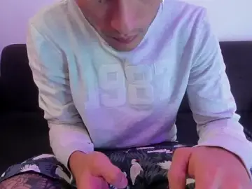 Stripchat Nude Webcam of Henrikk_senn