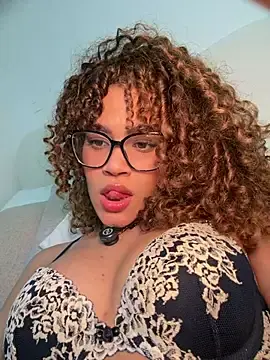 Stripchat Live Sex Cam of Lianh_Benett