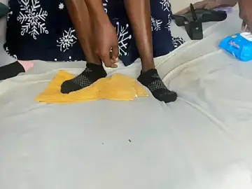 Stripchat Free Porn Cam of ChErRyanDchOcO