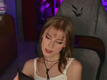 Stripchat Adult Webcams of KiraMontoya