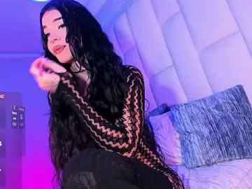 Stripchat Watch Live Sex Cams of Summer_walkerr