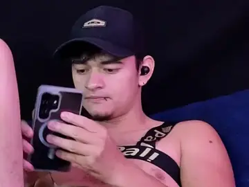 Stripchat Live Sex Cam of VikoHands
