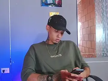 Stripchat Sex Cam of Liam_lee