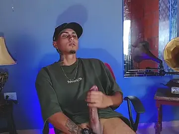 Stripchat Free Porn Cam of Liam_lee