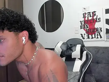 Stripchat Free Porn Cam of Alessandro_Vanni