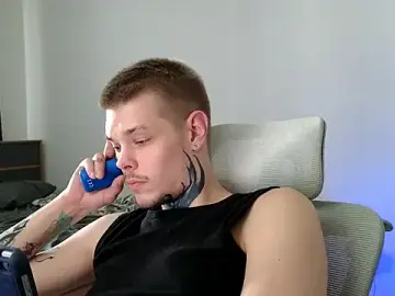 Stripchat Free Porn Cam of DENIS_HERE