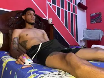 Stripchat Adult Webcams of tanned_boy