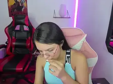 Stripchat Live Sex Cam of jessi_and_boy