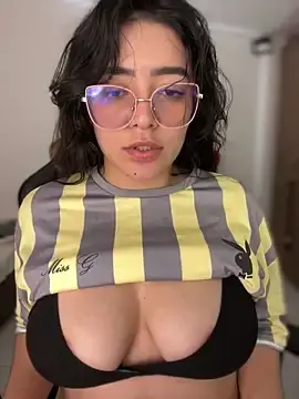 Stripchat Sex Cam of Lia_flowers