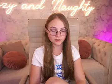 Stripchat Live Sex Cam of ArrinaWairr