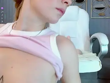 Stripchat Free Porn Cam of issys_lam