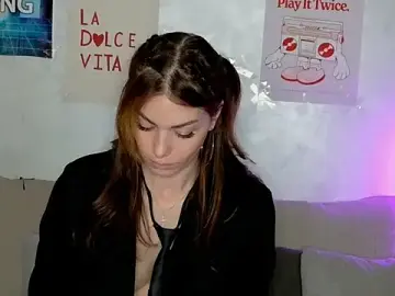 Stripchat Sex Cam of SweetDarling7