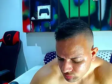 Stripchat Sex Cam of hugo_19cm