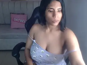 Stripchat Free Porn Cam of ambar_fox_s