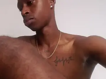 Stripchat Sex Cam of drake_brwon_23